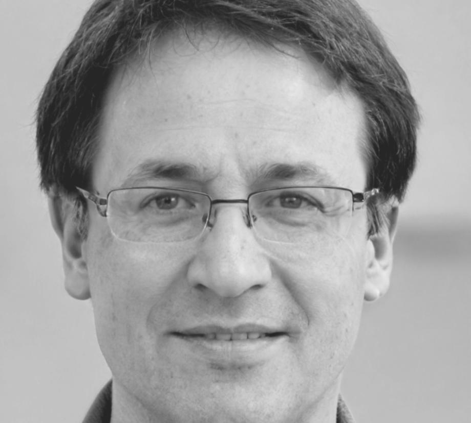 Porträt von Lutz Bachmeier, Finanzberater für minimalistische Budgetierung